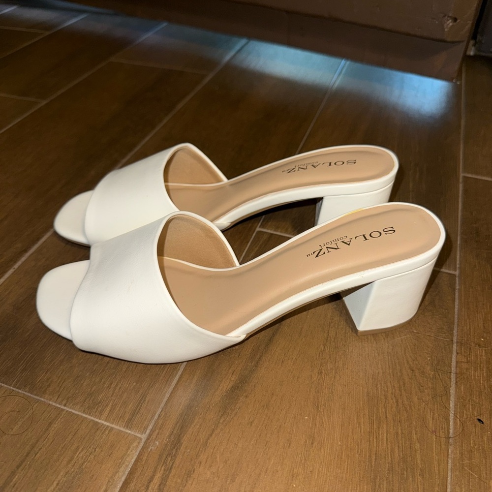 Size 8.5Wide Women’s White Heeled Sandal
